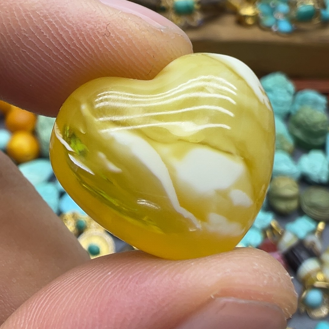 琥珀颈饰未镶嵌爱心