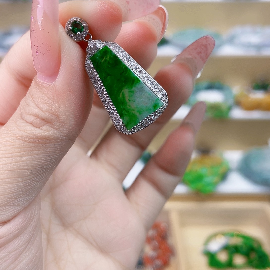 翡翠未镶嵌手链吊坠