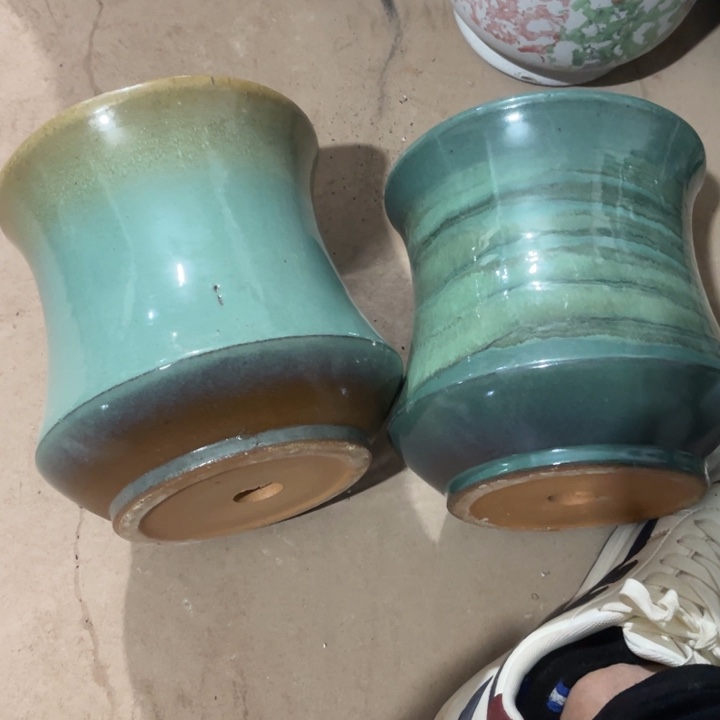 紫砂花盆口径20高度20两只小瑕疵