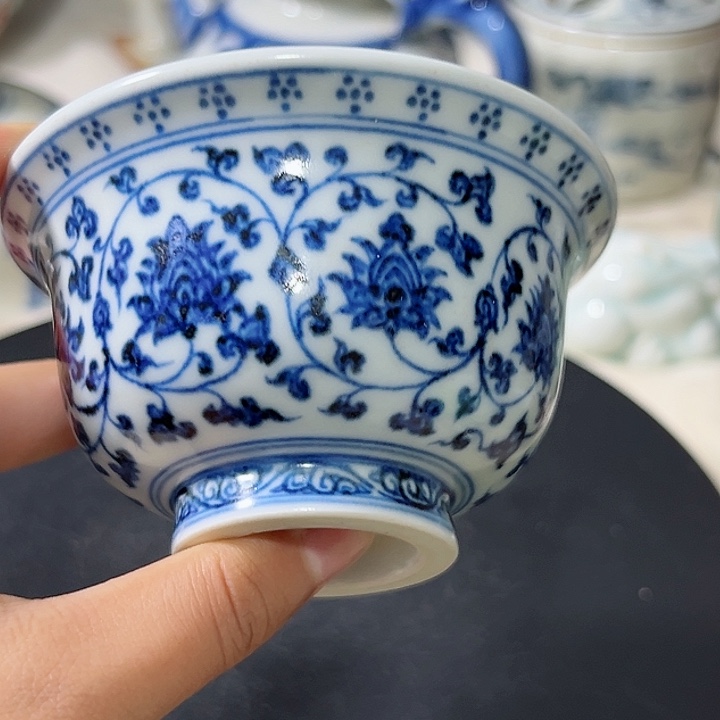 秘*青花杯子一个