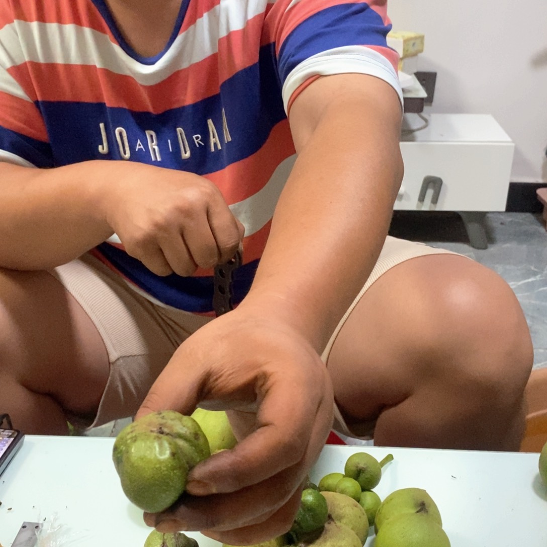 文玩核桃吊坠青皮