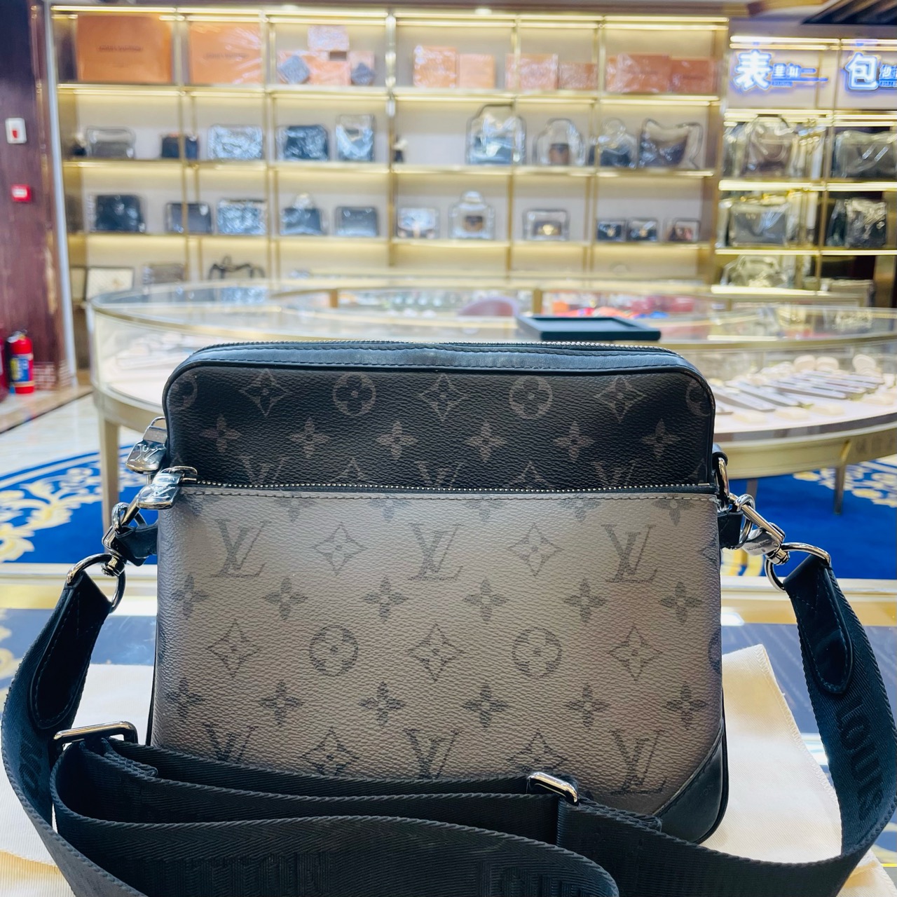 99新 LouisVuitton/路易威登 LV路易威登三合一邮差单肩斜挎包