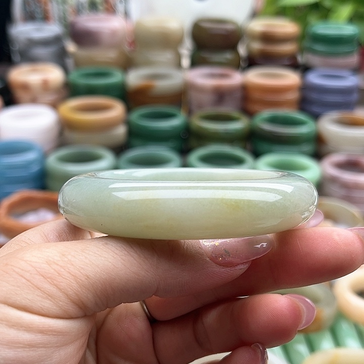 石英质玉手镯未镶嵌