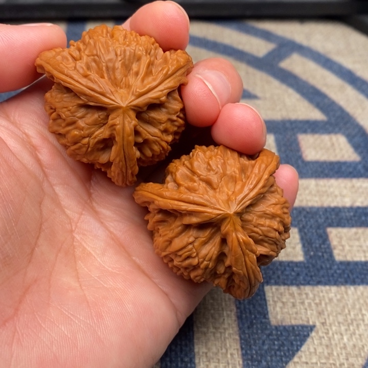 吊坠文玩核桃何*生三棱