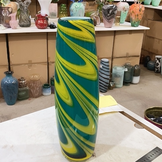 琉璃花瓶高40厘米宽7厘米