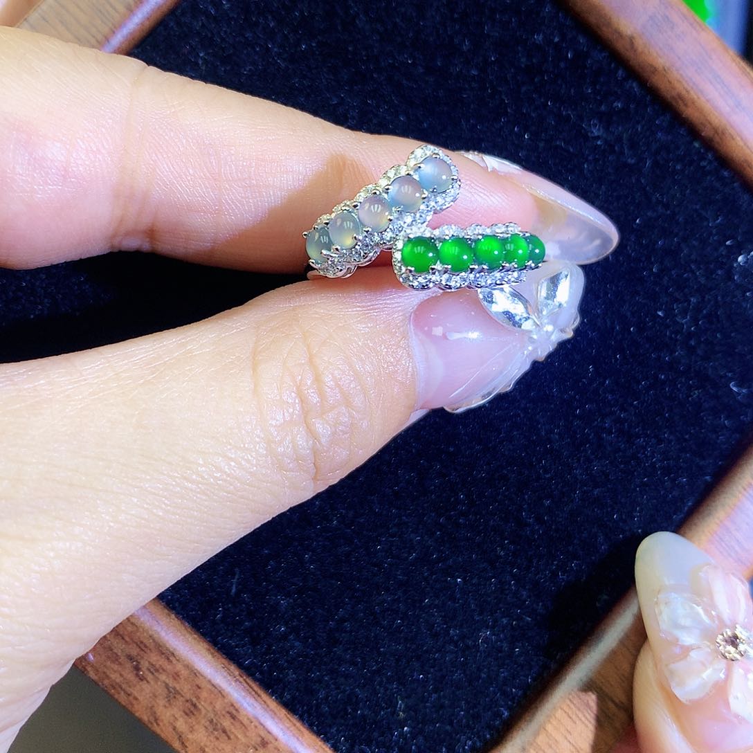 翡翠戒指银S925镶嵌天然翡翠戒指