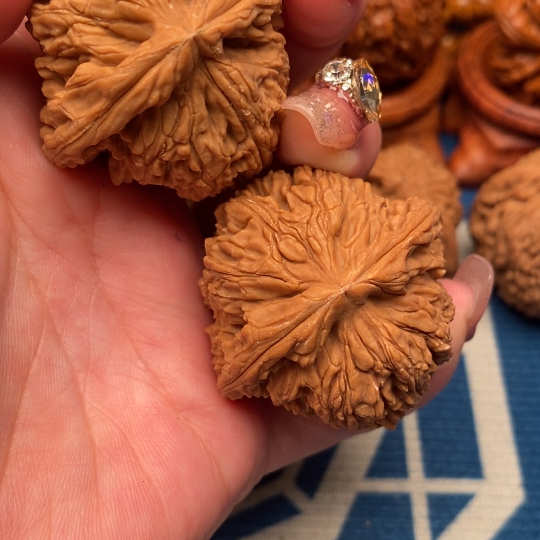 春***晓文玩核桃吊坠南疆