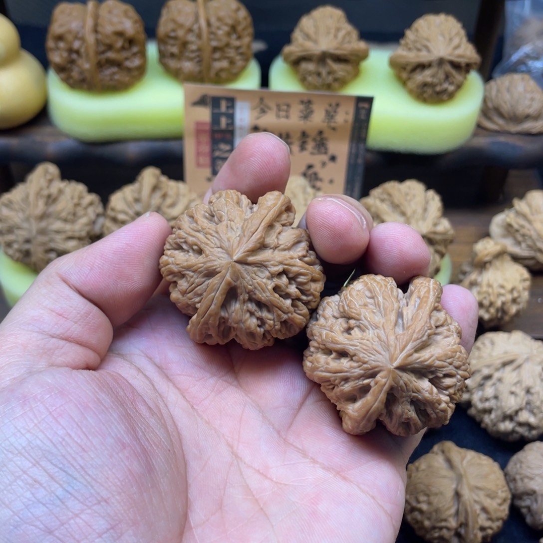 文玩核桃吊坠粗筋