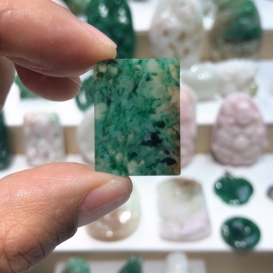 独山玉吊坠(不含链)未镶嵌26×19×2.8