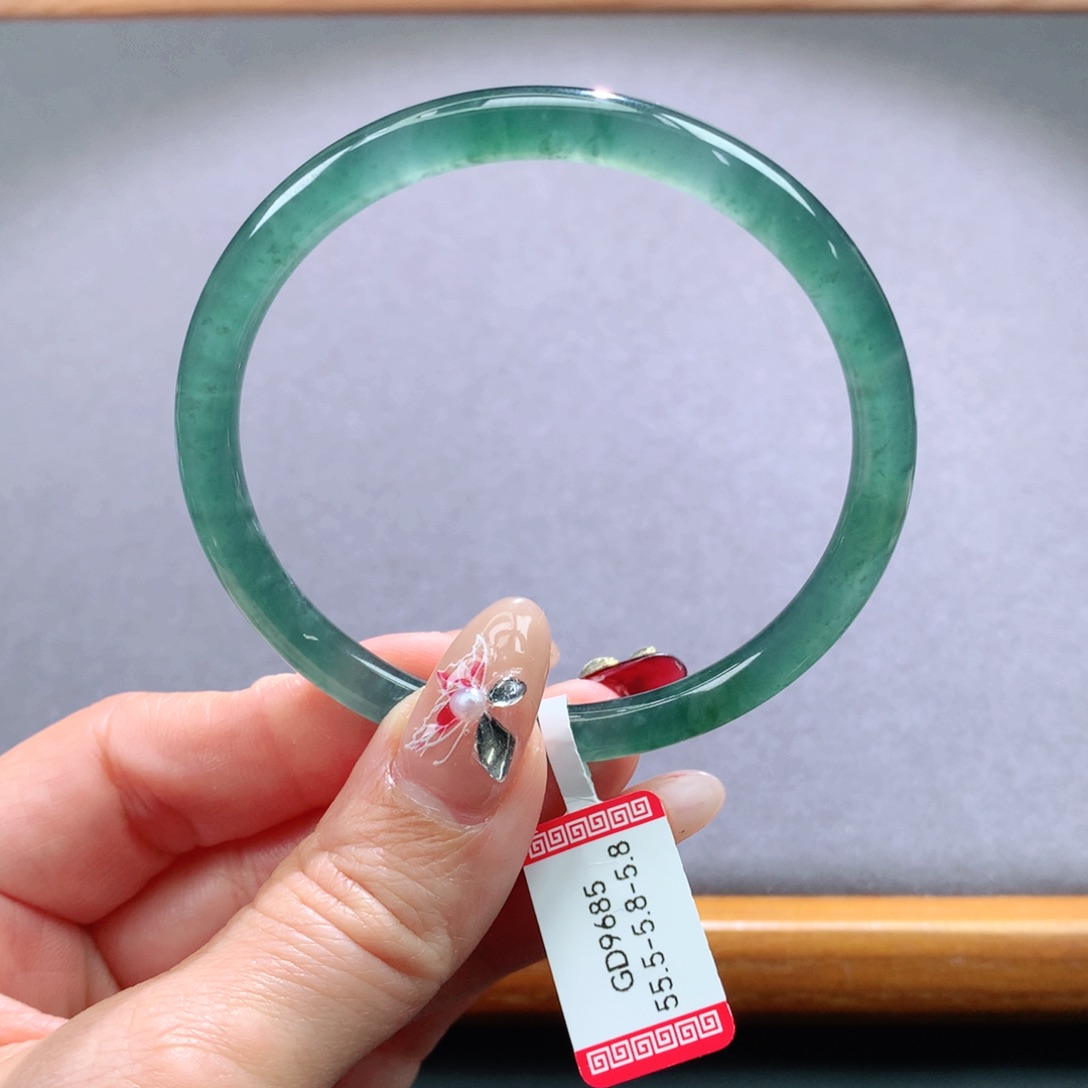 翡翠手镯未镶嵌天然翡翠手镯