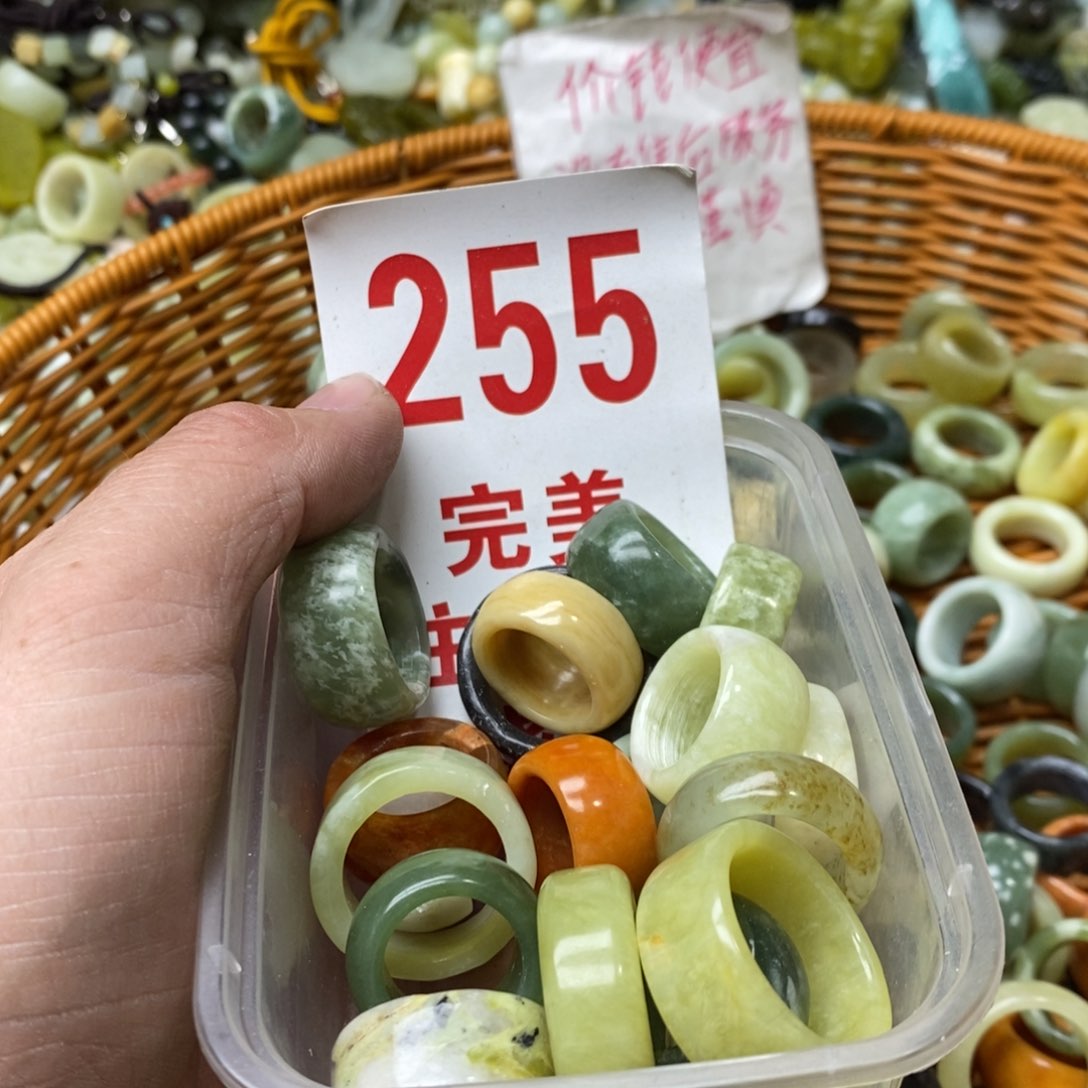 蛇纹石玉挂坠未镶嵌