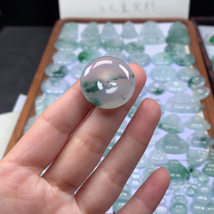 颈饰未镶嵌翡翠冰种飘花平安扣