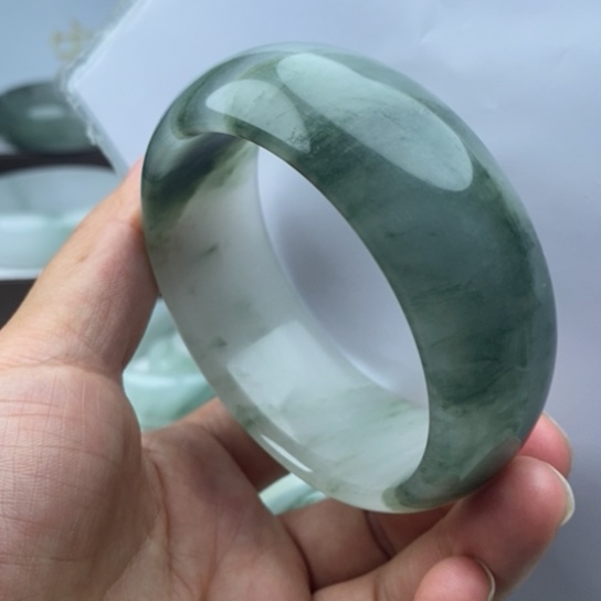 用***9石英质玉（金丝玉）手镯未镶嵌