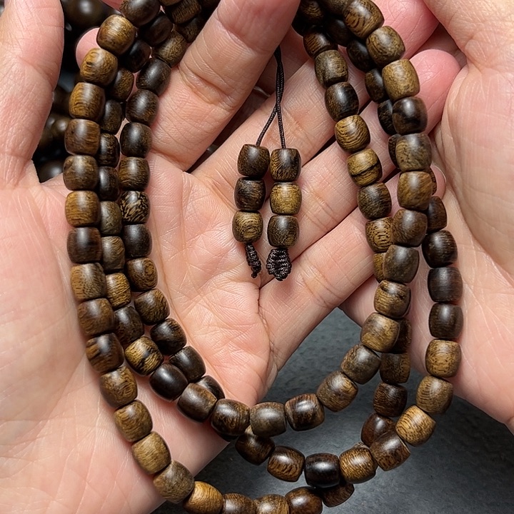 沉香手串五*白棋留疤