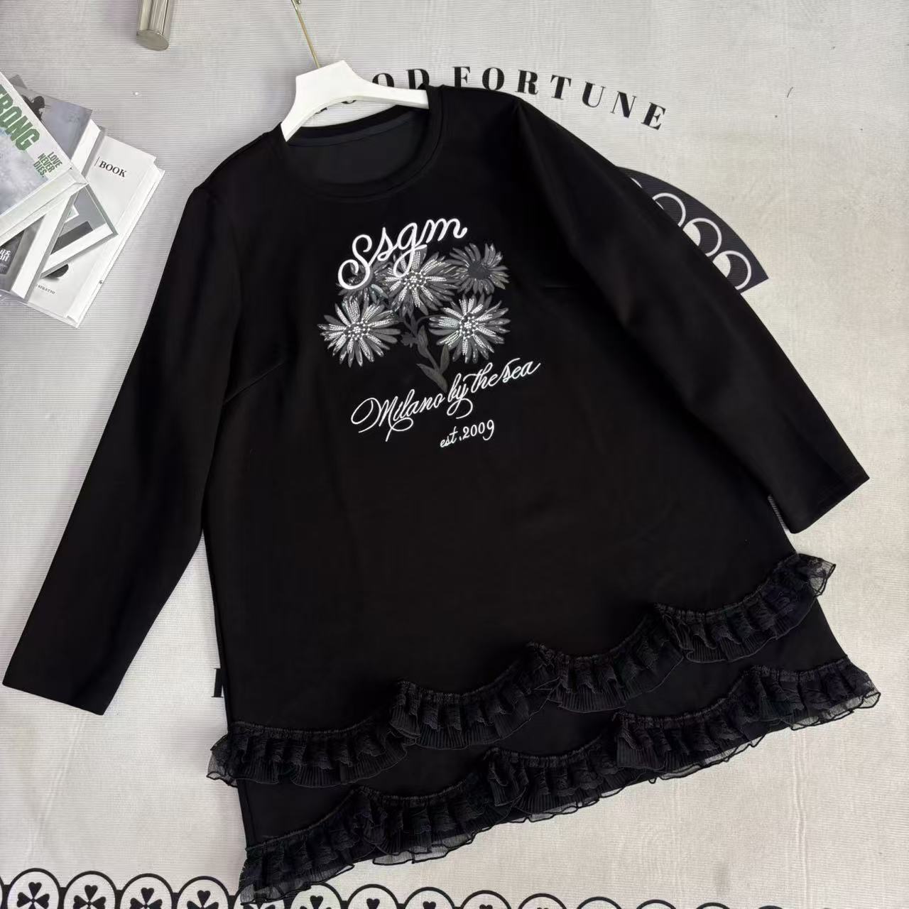 【芮娜依莲】回馈2025款秋冬大版飞边印花卫衣-5118