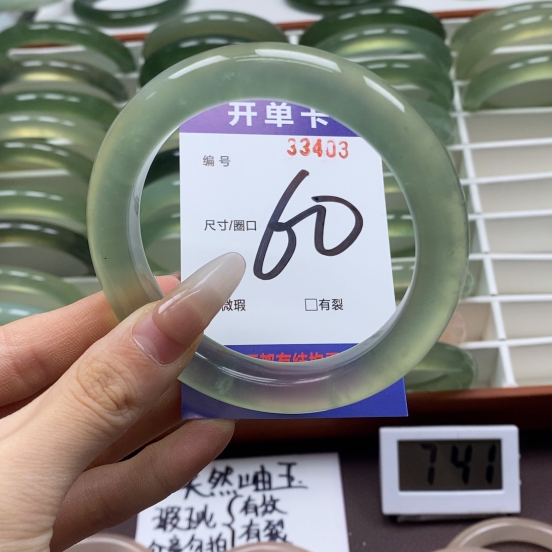 蛇纹石玉手镯未镶嵌