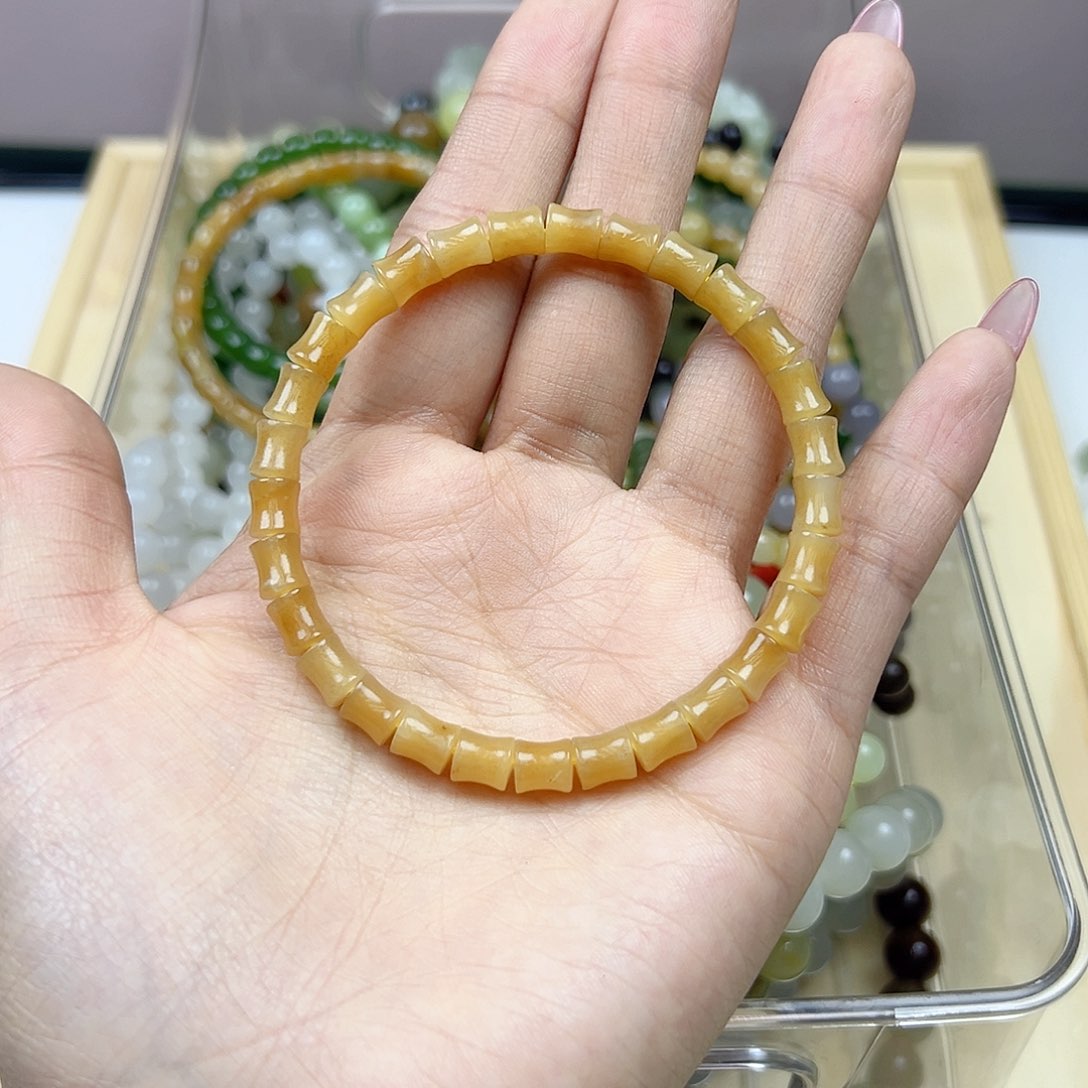 颈饰未镶嵌和田玉茜*北