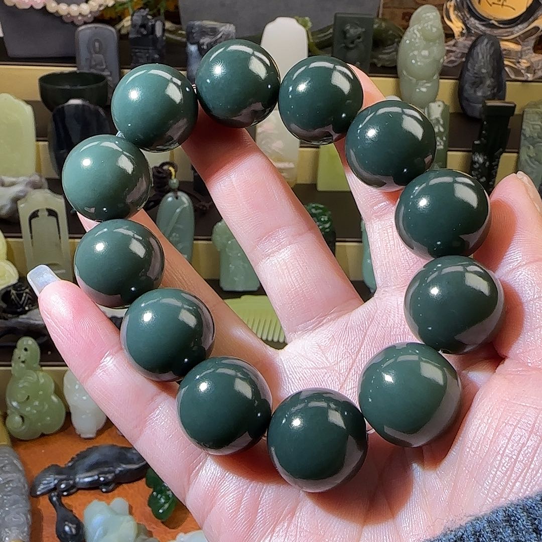 擂***糊和田玉未镶嵌颈饰