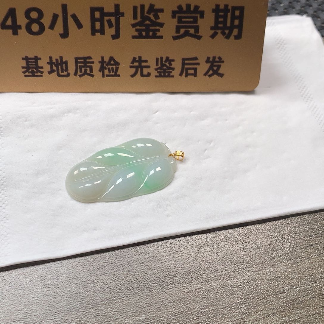 颈饰18K金镶嵌翡翠大叶子