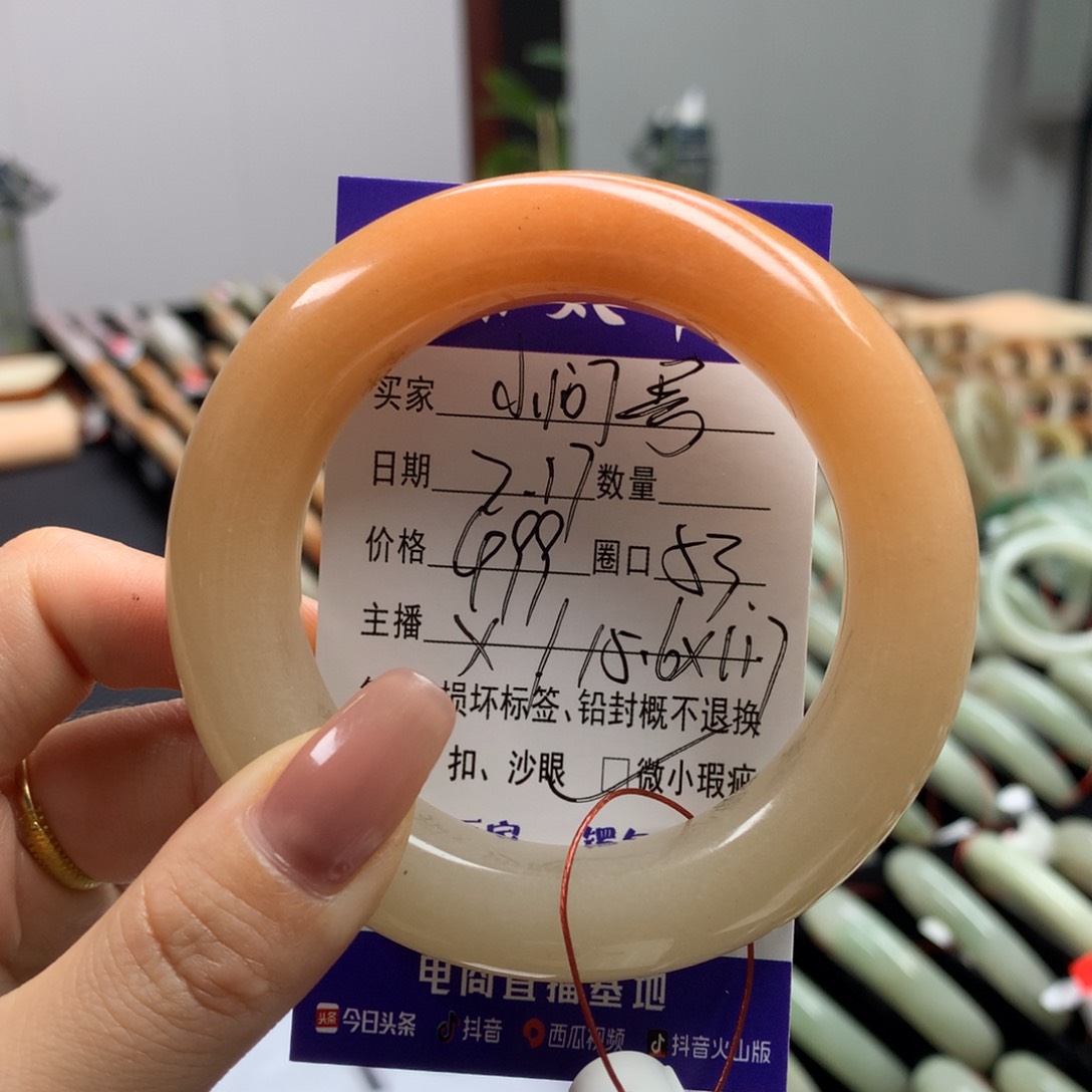 石英质玉手镯未镶嵌小****友