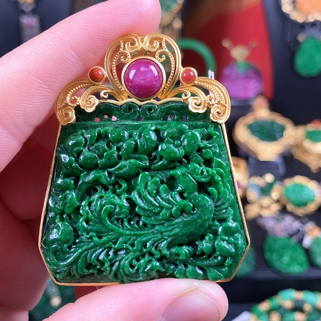 翡翠未镶嵌颈饰吊坠