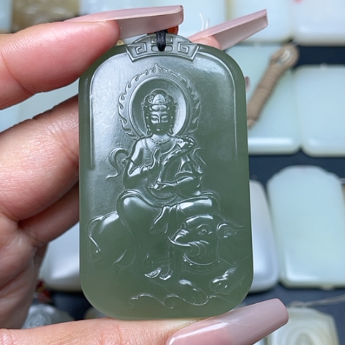 【闪购商品】颈饰未镶嵌和田玉平*人