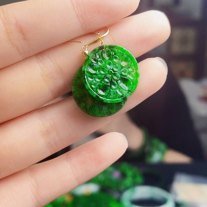 翡翠18K金镶嵌颈饰多样性