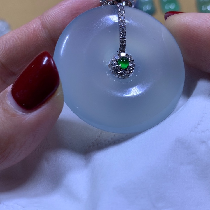 翡翠颈饰未镶嵌天然翡翠