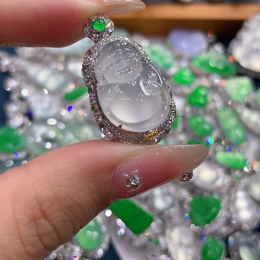 翡翠颈饰18K金镶嵌财神