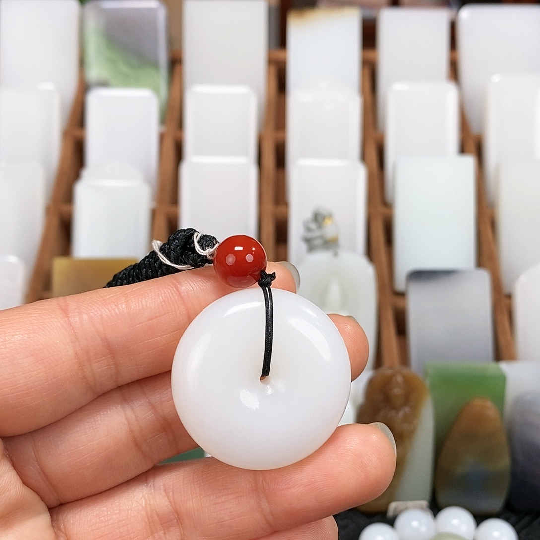 和田玉颈饰未镶嵌