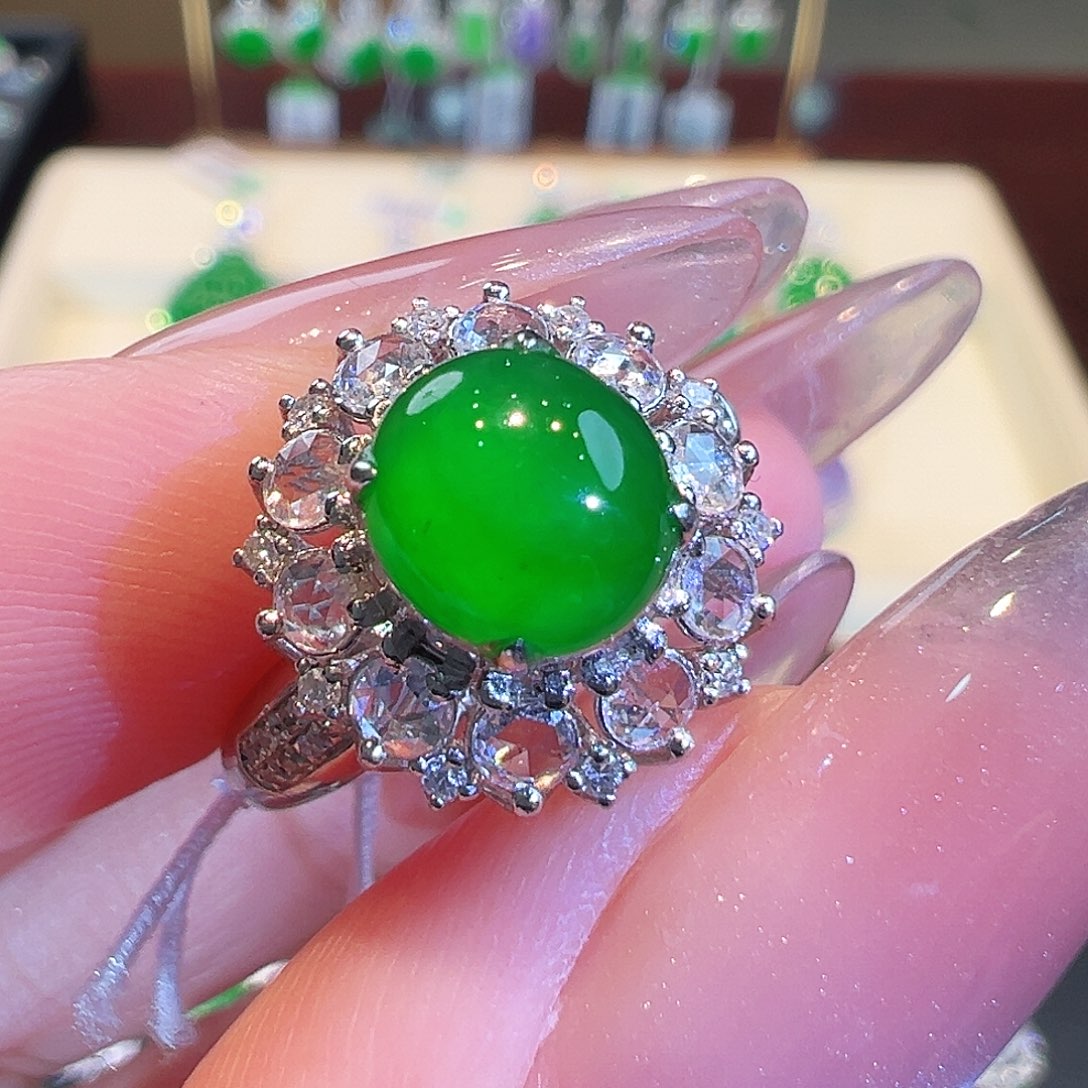 翡翠戒指18K金镶嵌翡翠