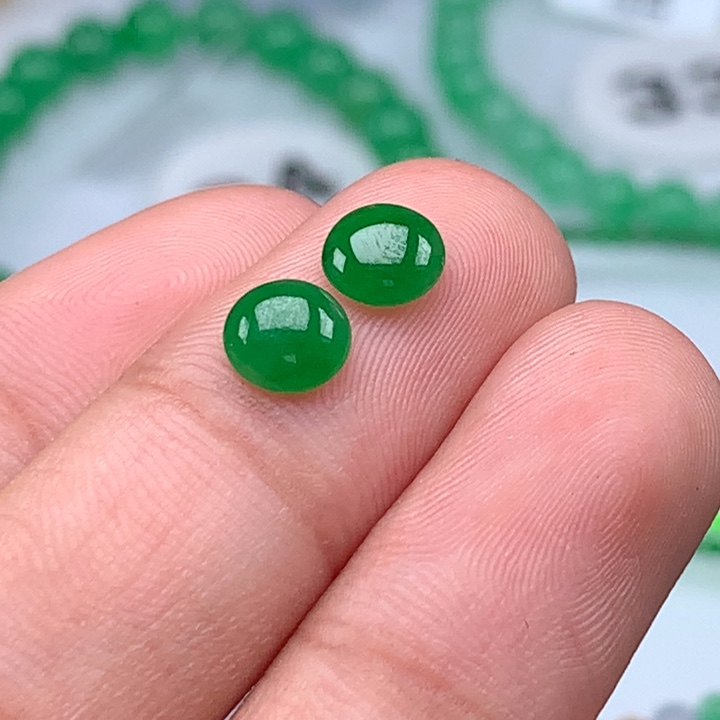 翡翠手镯未镶嵌卡