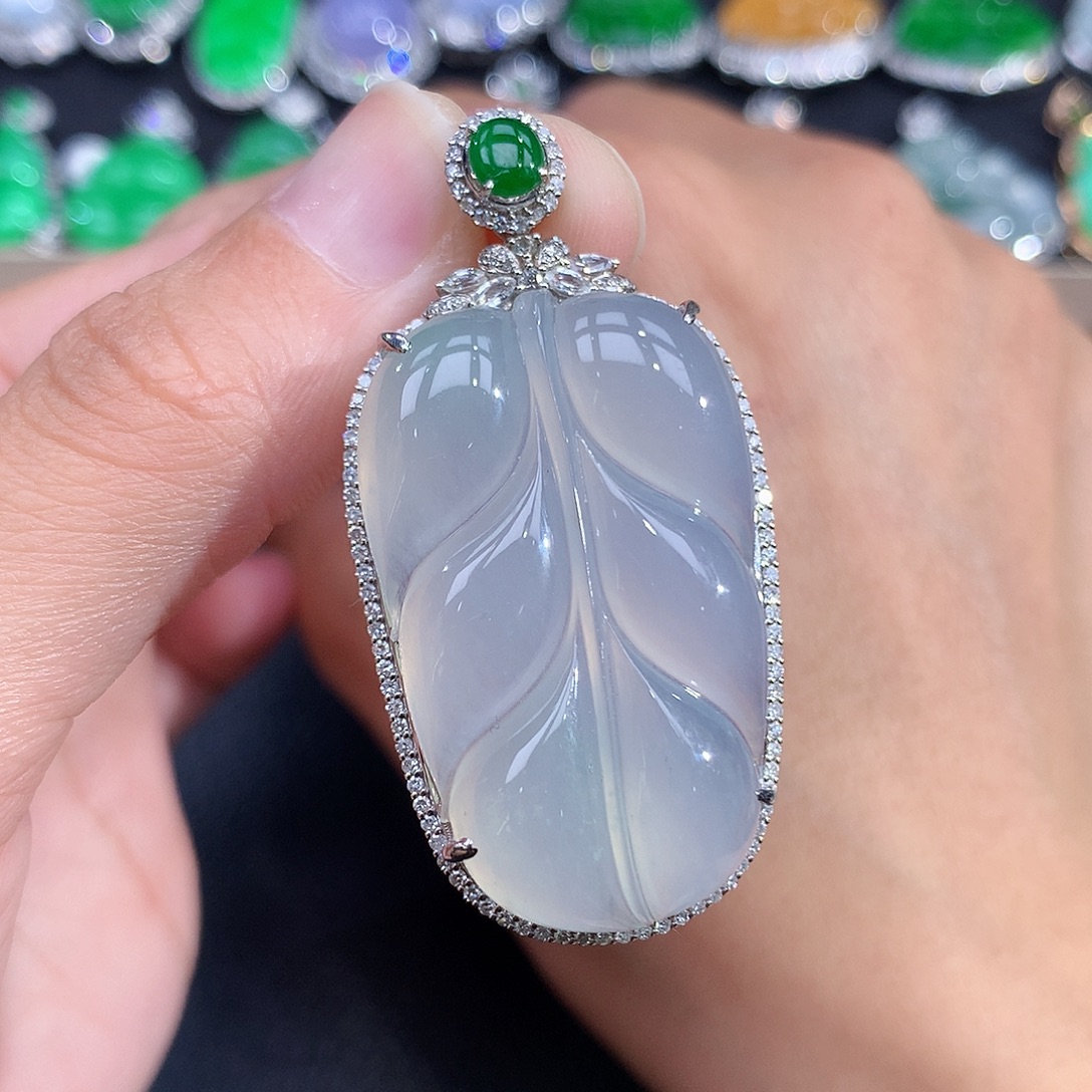 翡翠18K金镶嵌颈饰