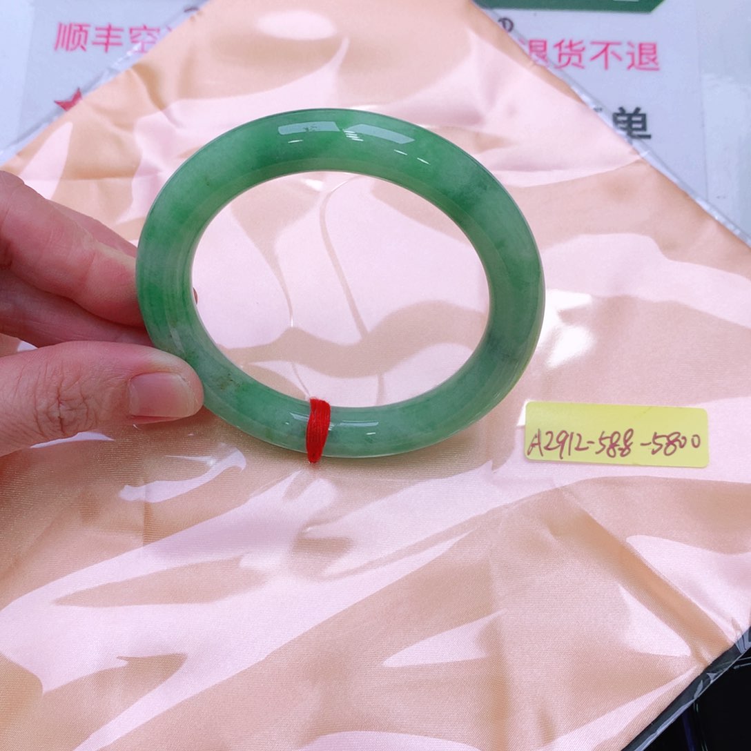 未镶嵌手镯翡翠缅甸翡翠手镯