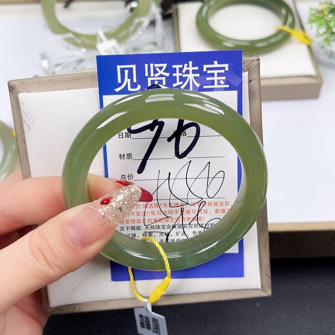 和田玉手镯未镶嵌