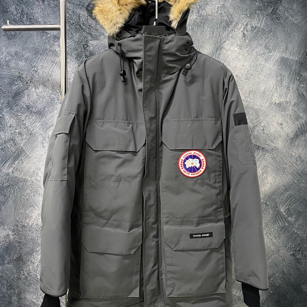 未使用 CANADA GOOSE 远征羽绒服/石墨灰/S码/16144