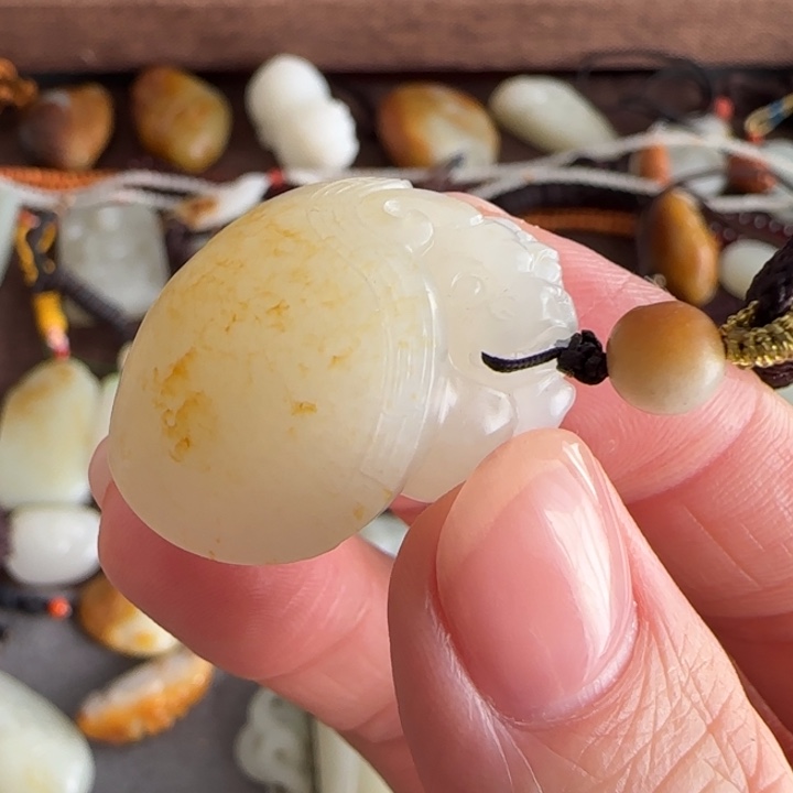 和田玉颈饰未镶嵌