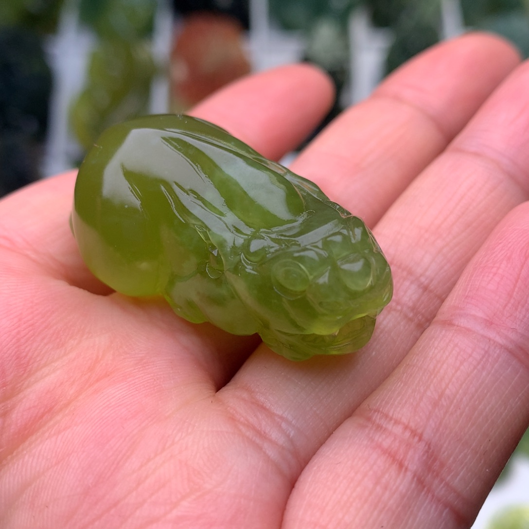 蛇纹石玉未镶嵌挂件貔貅