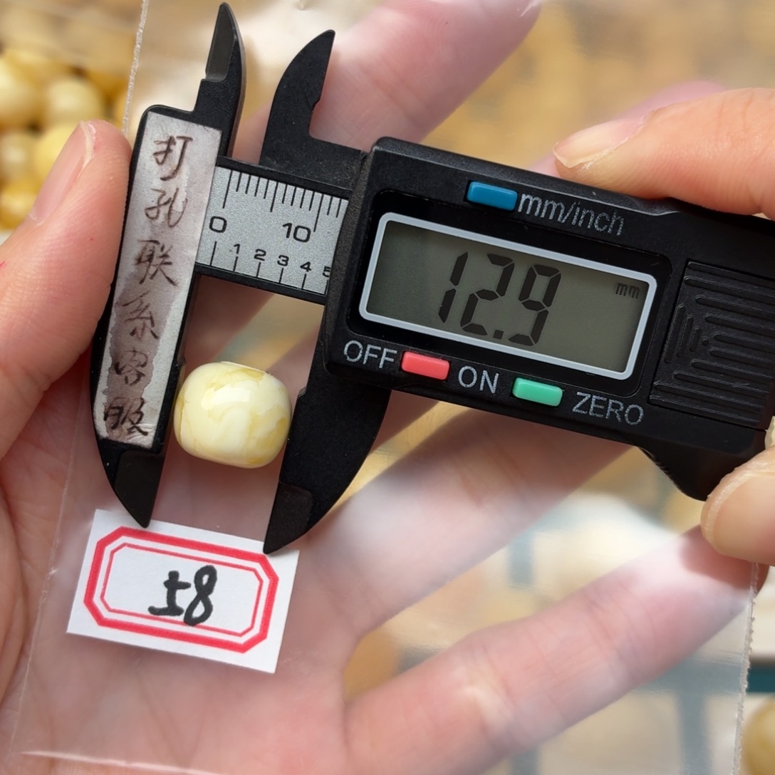 是***松蜜蜡未镶嵌裸石蜜蜡