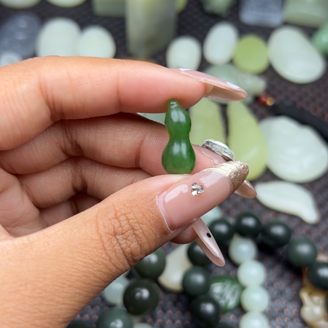 和田玉吊坠未镶嵌