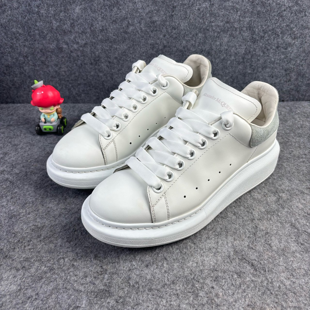 95新 Alexander McQueen/亚历山大·麦昆 蓝尾小白鞋 38码 YLP1599