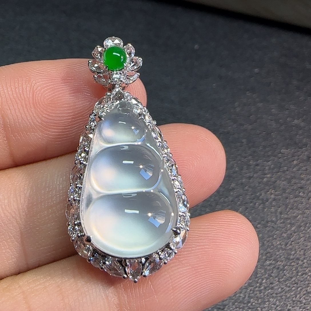 翡翠18K金镶嵌吊坠(不含链)福豆