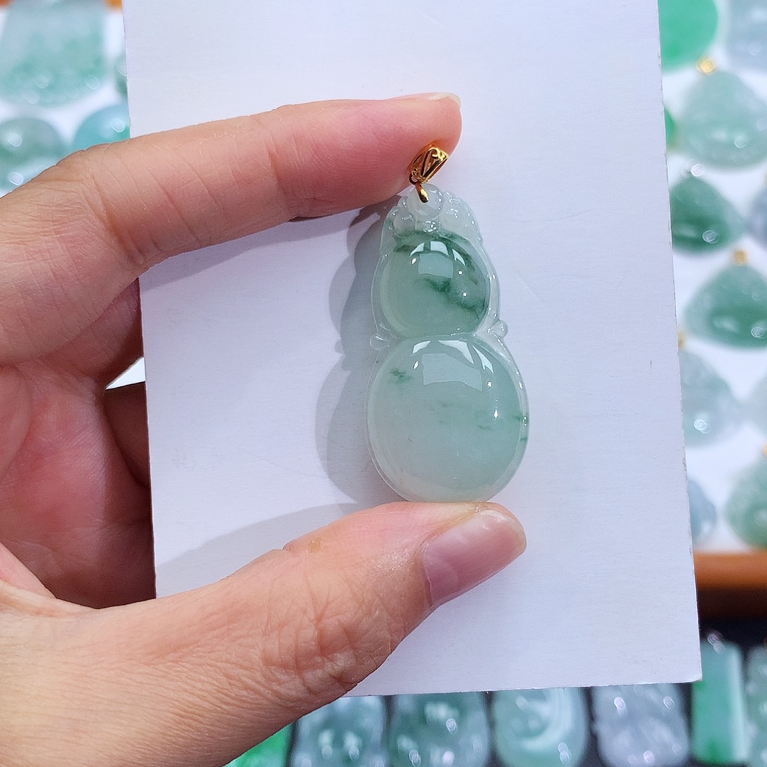 翡翠18K金镶嵌颈饰翡翠吊坠