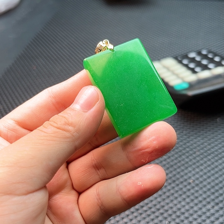 翡翠颈饰未镶嵌啊啊