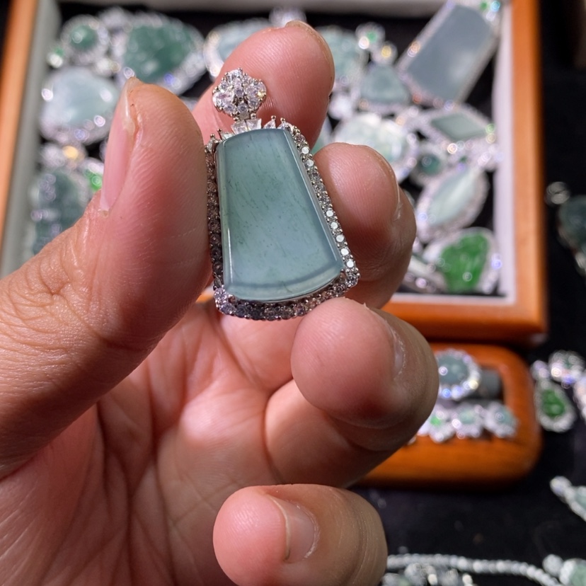 【闪购商品】翡翠颈饰未镶嵌天然