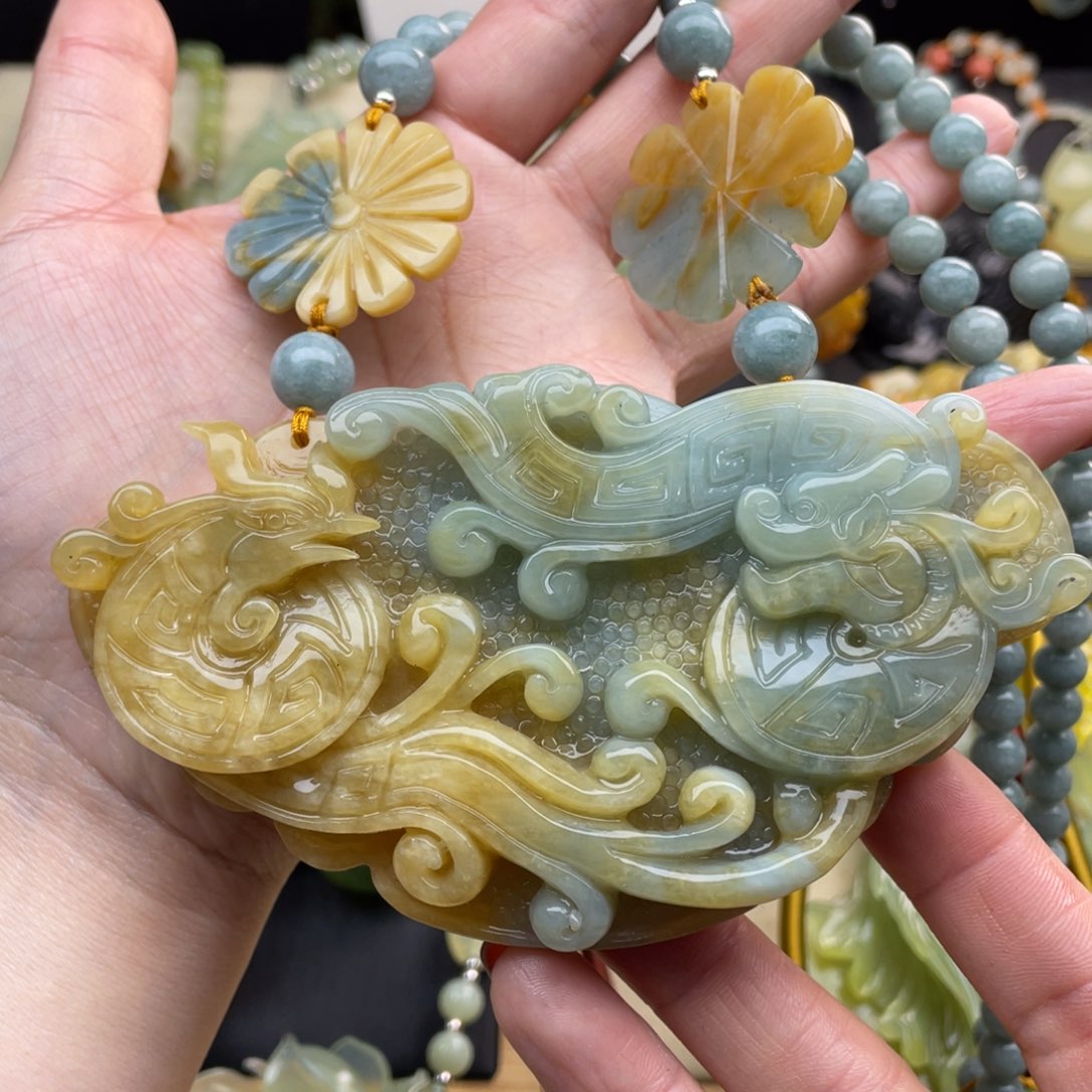蛇纹石玉颈饰未镶嵌