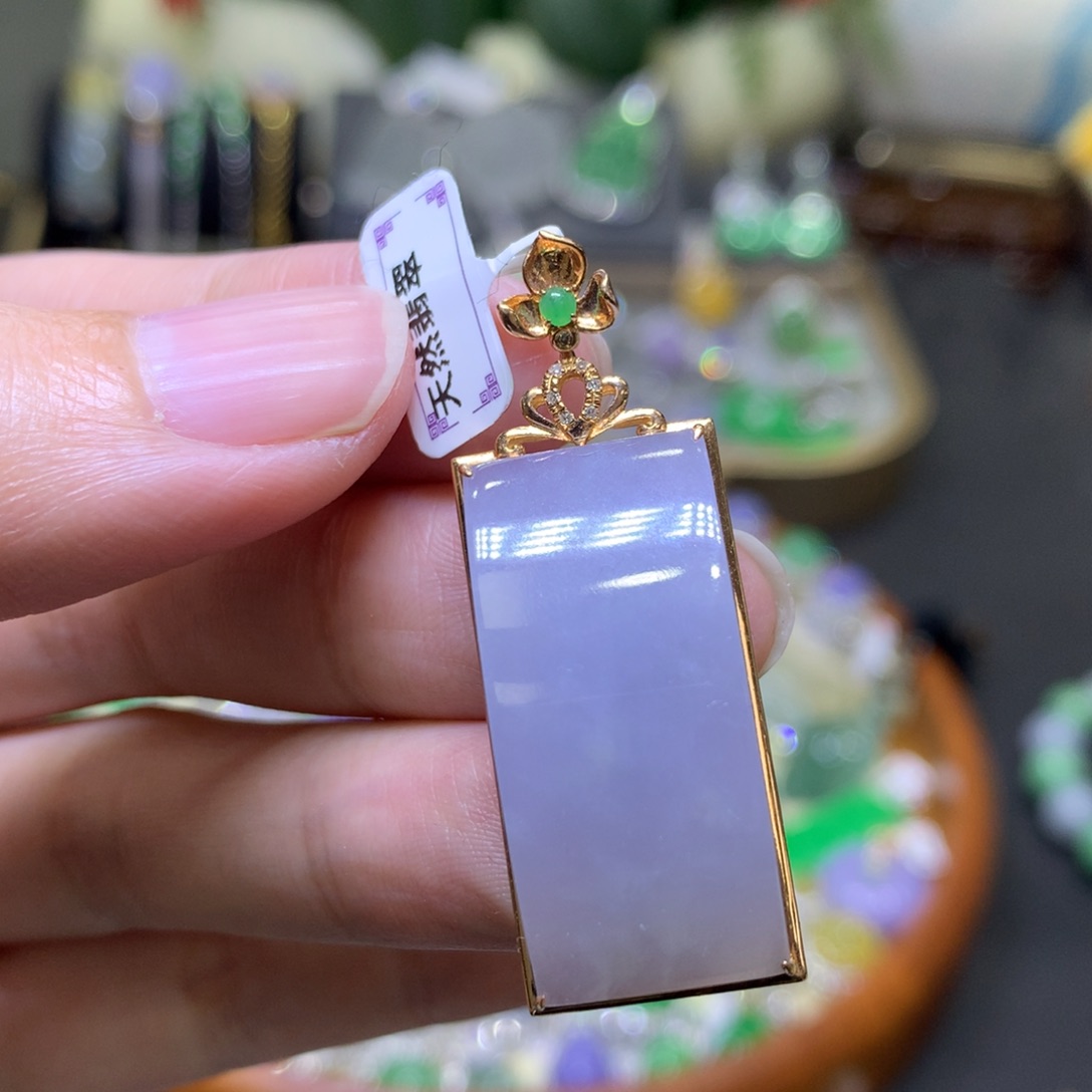 翡翠颈饰18K金镶嵌翡翠吊坠项链