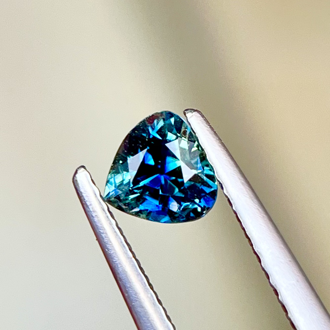 天空蓝天然蓝宝石裸石  清透明亮 晶体干净切割规整 可定 设计