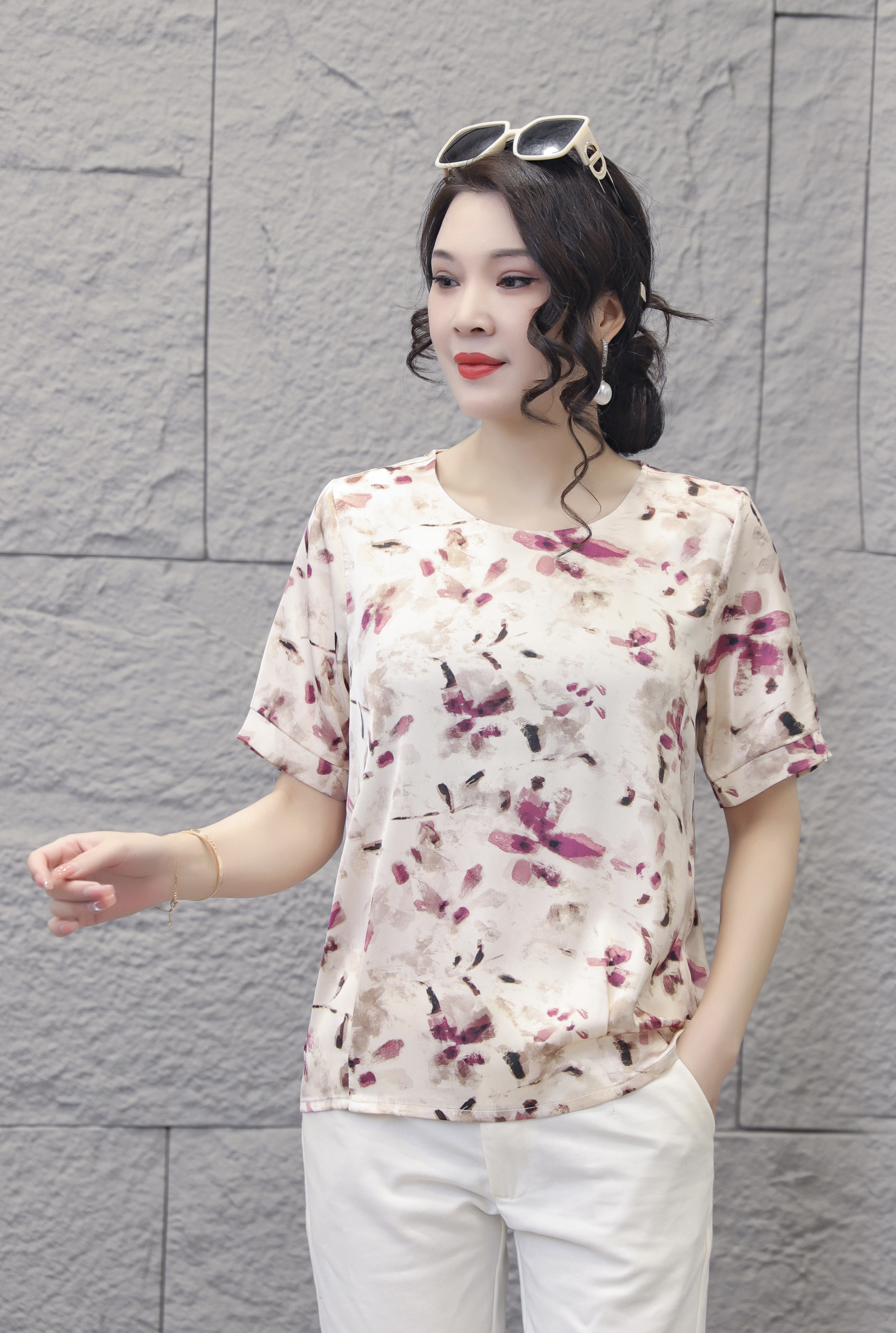 新款妈妈装圆领玫红花短袖小衫上衣FF