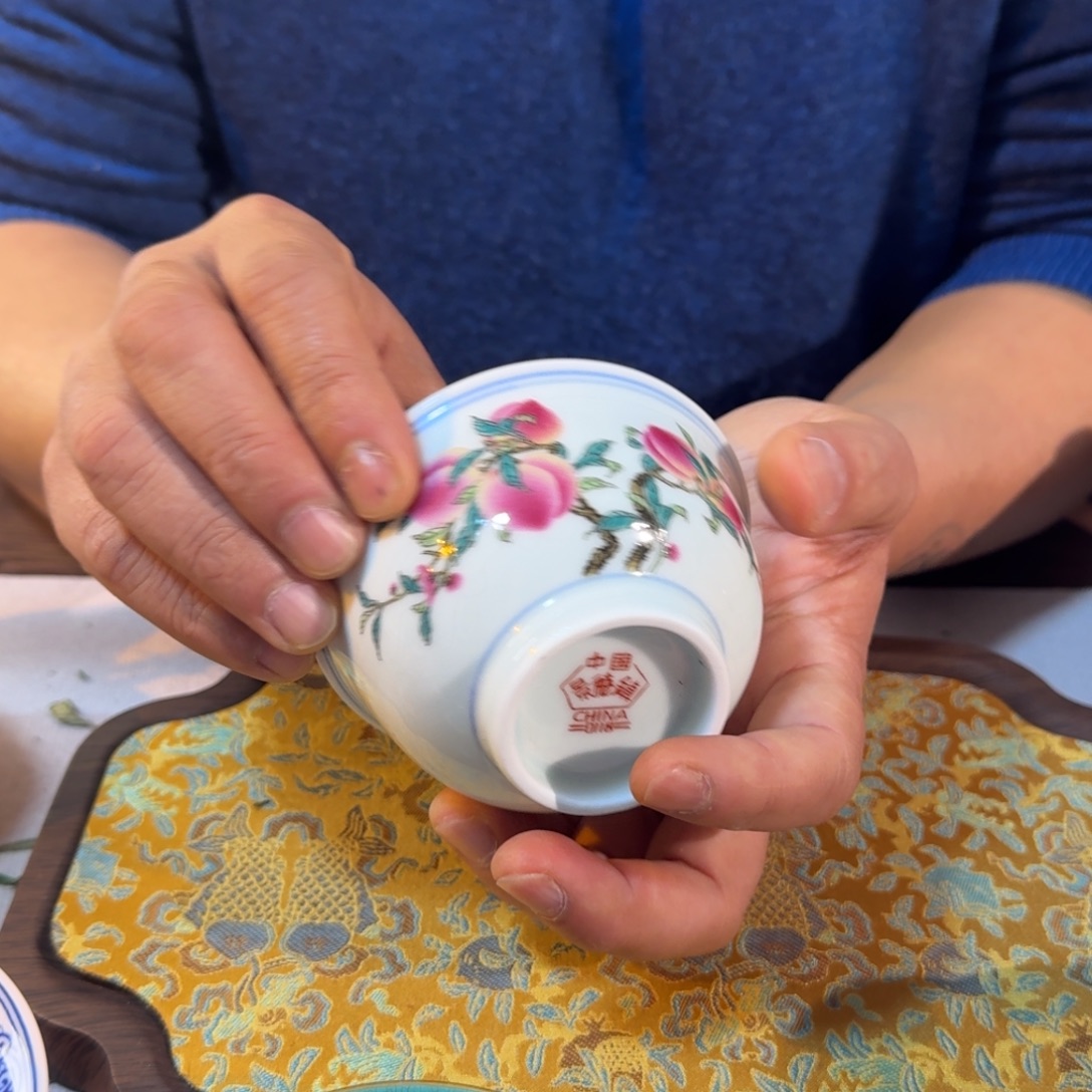 陶其他青花粉彩寿桃杯